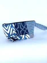 Load image into Gallery viewer, Wristlet #019
