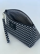 Load image into Gallery viewer, Wristlet #023
